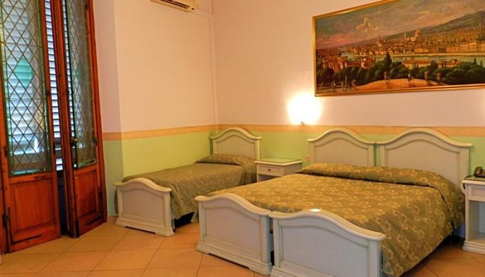 Desiree Hotel poza 2