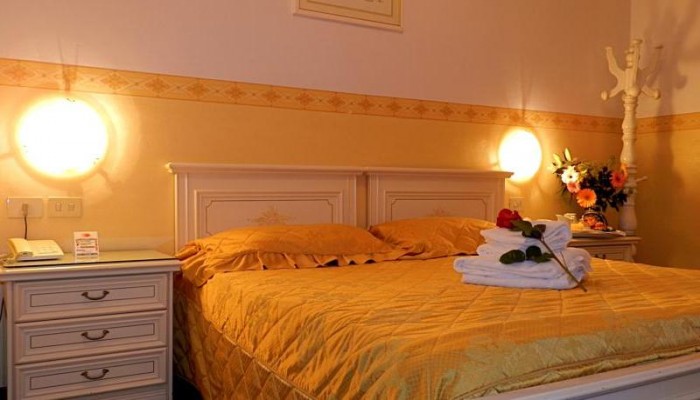 Desiree Hotel poza 0