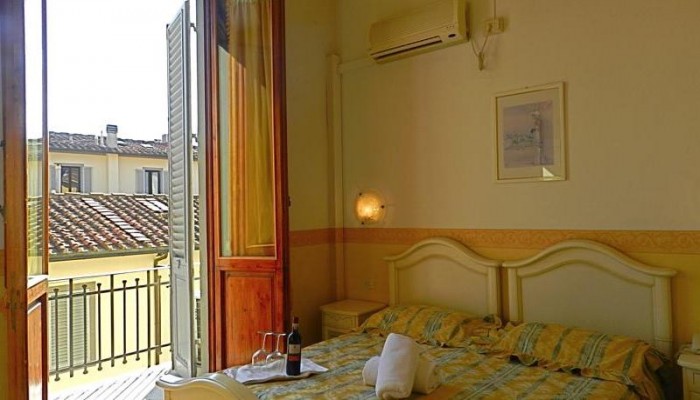 Desiree Hotel poza 1