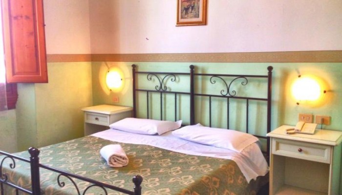 Desiree Hotel poza 4