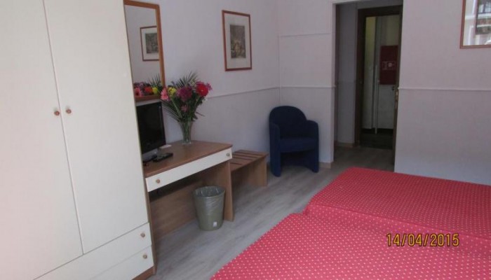 Johnny Hotel poza 12