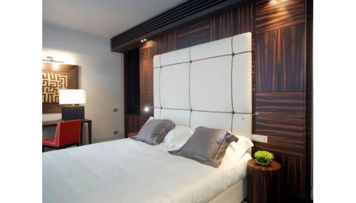 The Gray Hotel poza 3