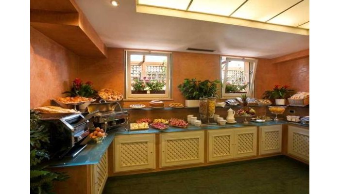 Diana Roof Garden Hotel poza 5