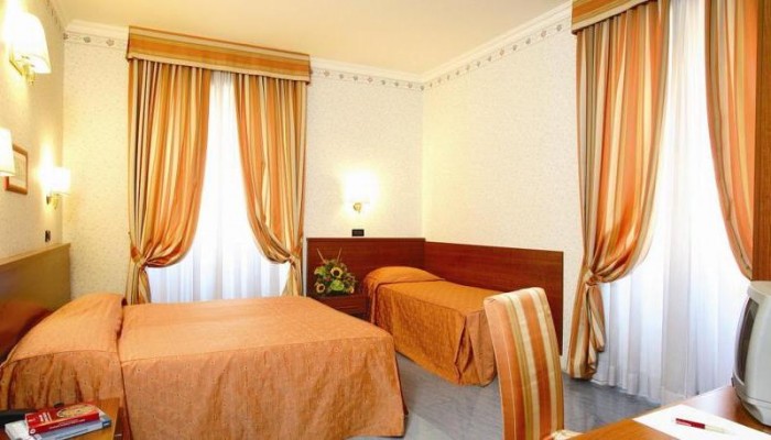 Dina Hotel poza 1