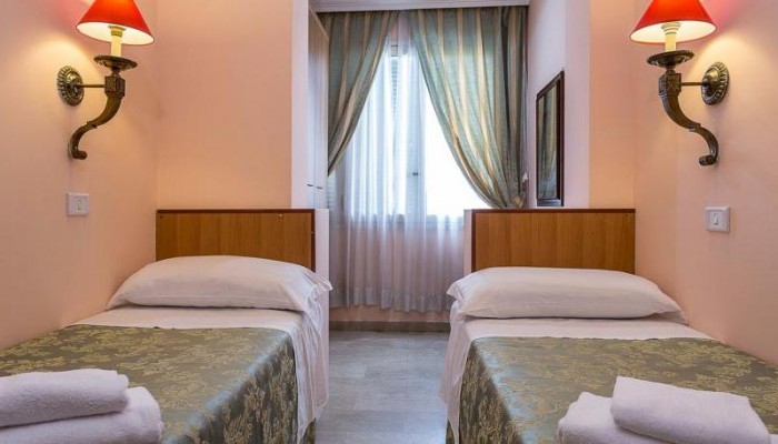 Hotel Center 3 poza 5