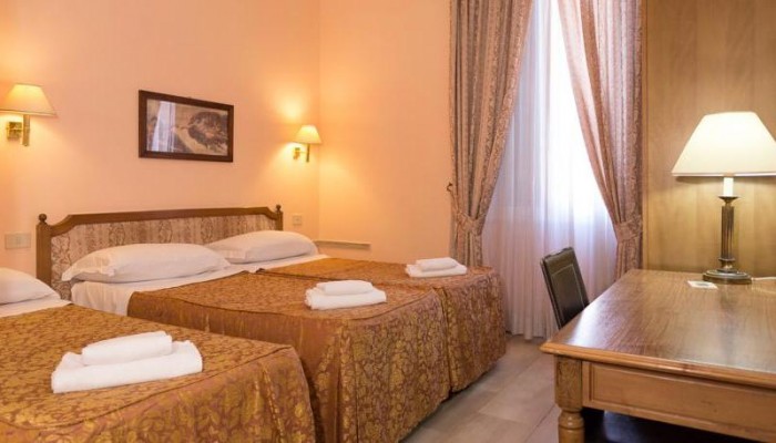 Hotel Center 3 poza 1