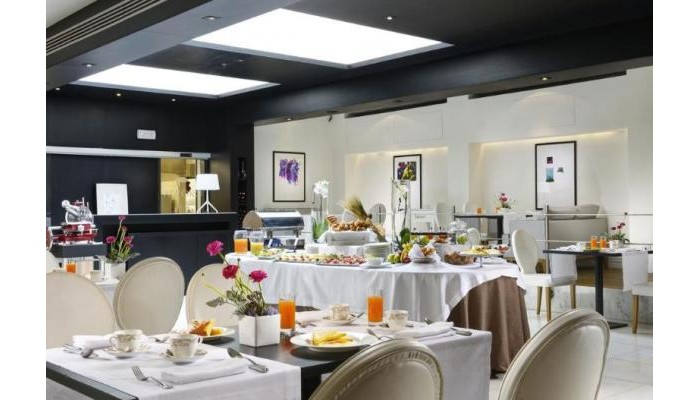 Hotel The First Luxury Art poza 6