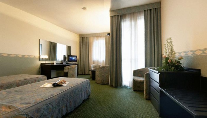 Hotel Pacific Airport poza 3