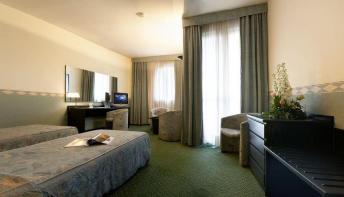 Hotel Pacific Airport poza 5