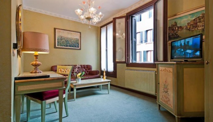 Hotel La Fenice Et Des Artistes poza 13