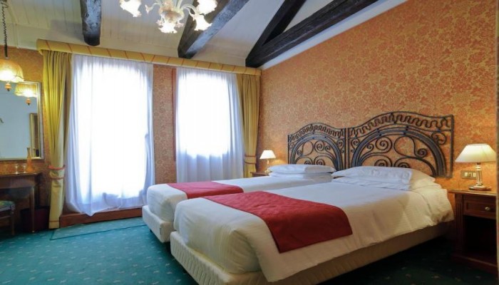 Hotel La Fenice Et Des Artistes poza 14