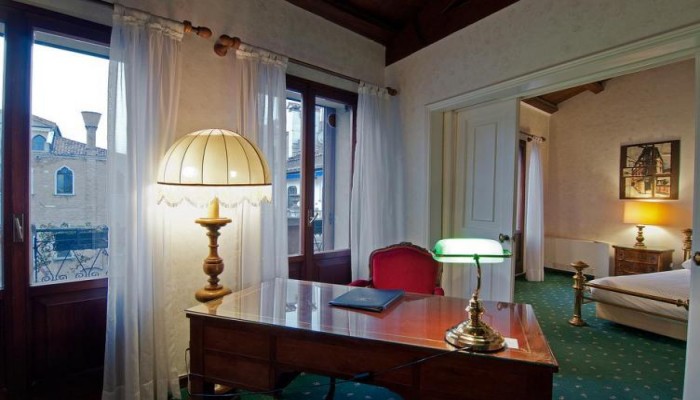 Hotel La Fenice Et Des Artistes poza 28