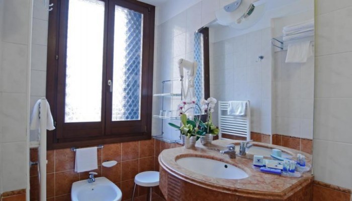 Hotel La Fenice Et Des Artistes poza 10