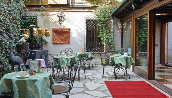 Hotel La Fenice Et Des Artistes poza 3