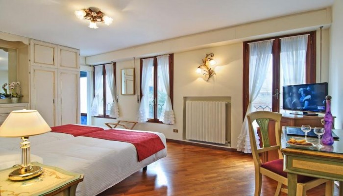 Hotel La Fenice Et Des Artistes poza 17
