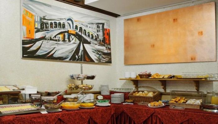 Hotel La Fenice Et Des Artistes poza 35